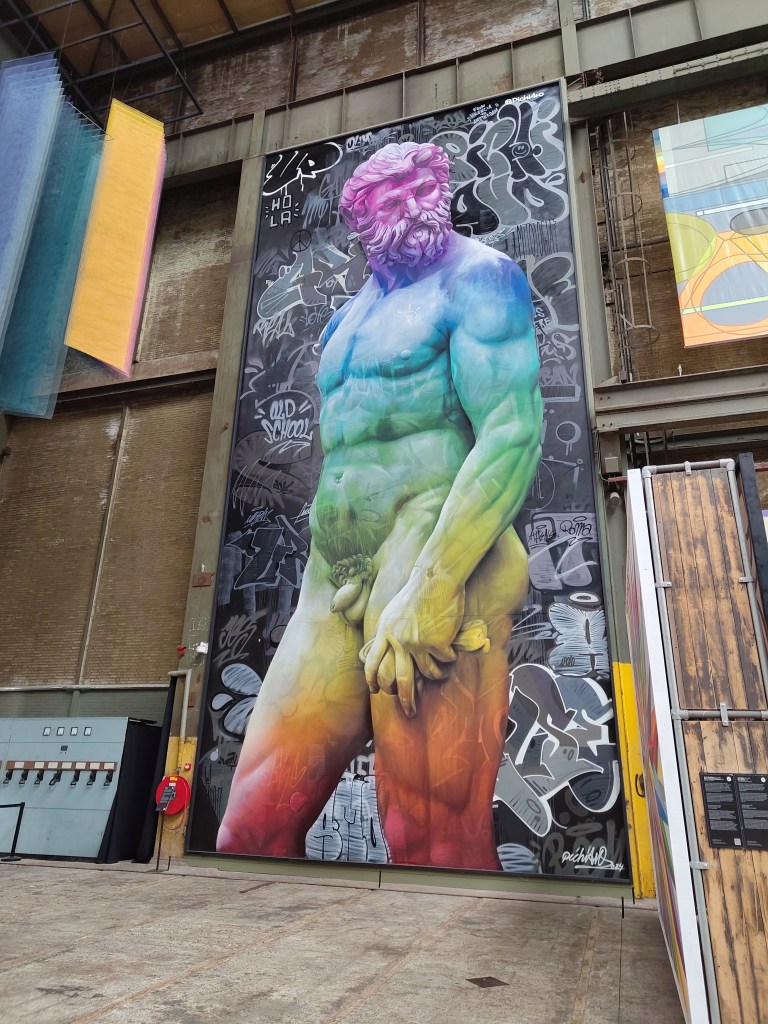 rainbow zues graffiti at straat museum